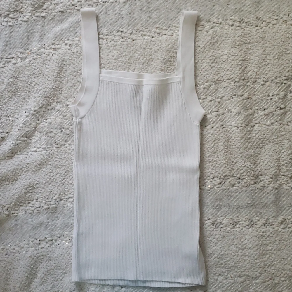 Nine West Tank - Picture 4 of 4